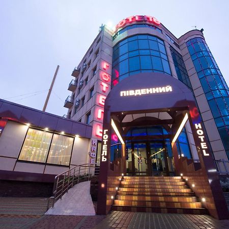 Pivdenniy Hotel Lviv Exterior photo