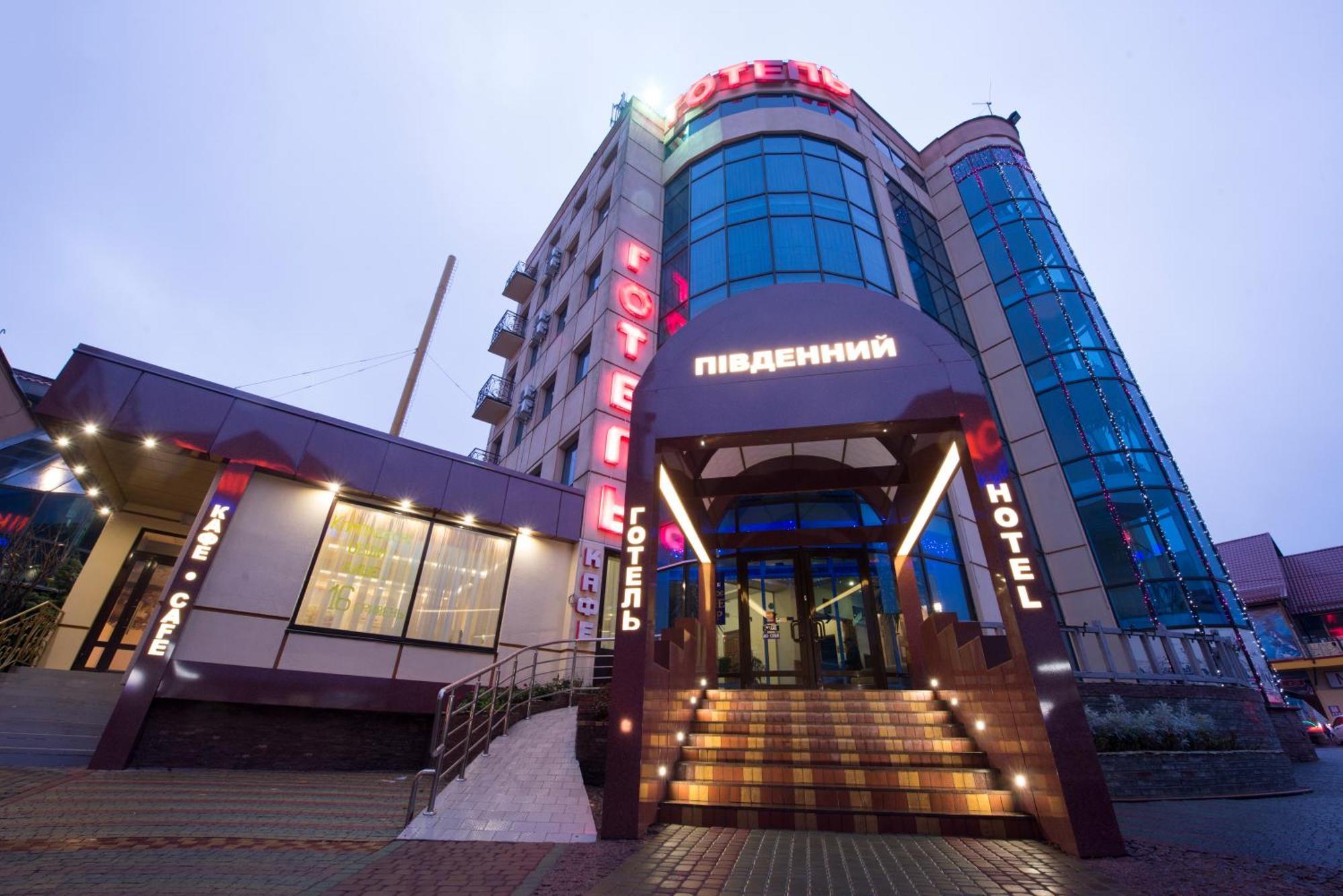Pivdenniy Hotel Lviv Exterior photo