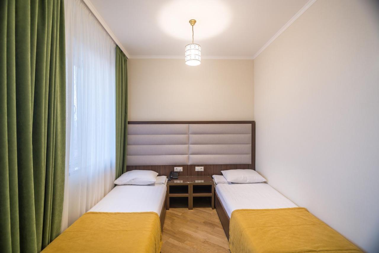Pivdenniy Hotel Lviv Exterior photo