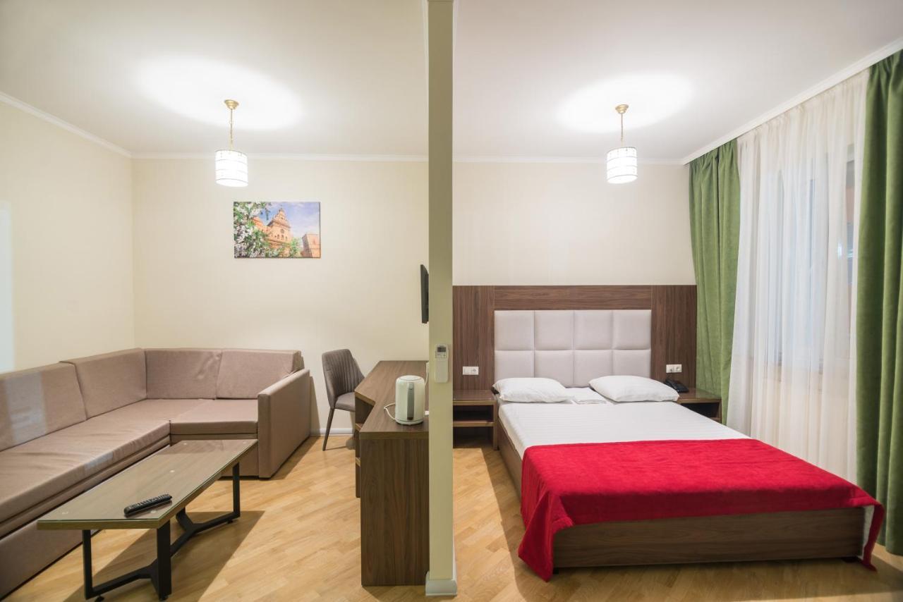 Pivdenniy Hotel Lviv Exterior photo