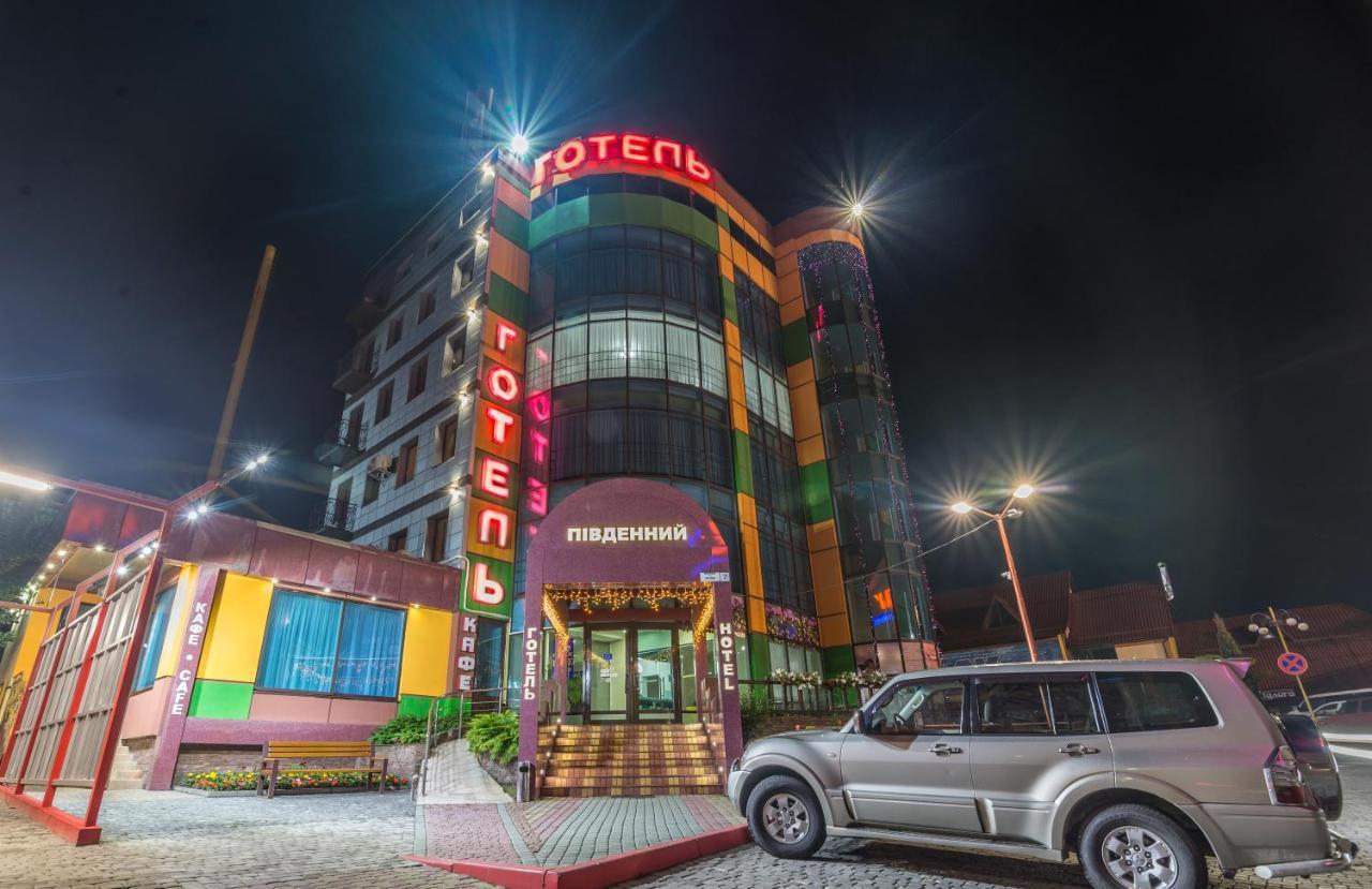 Pivdenniy Hotel Lviv Exterior photo
