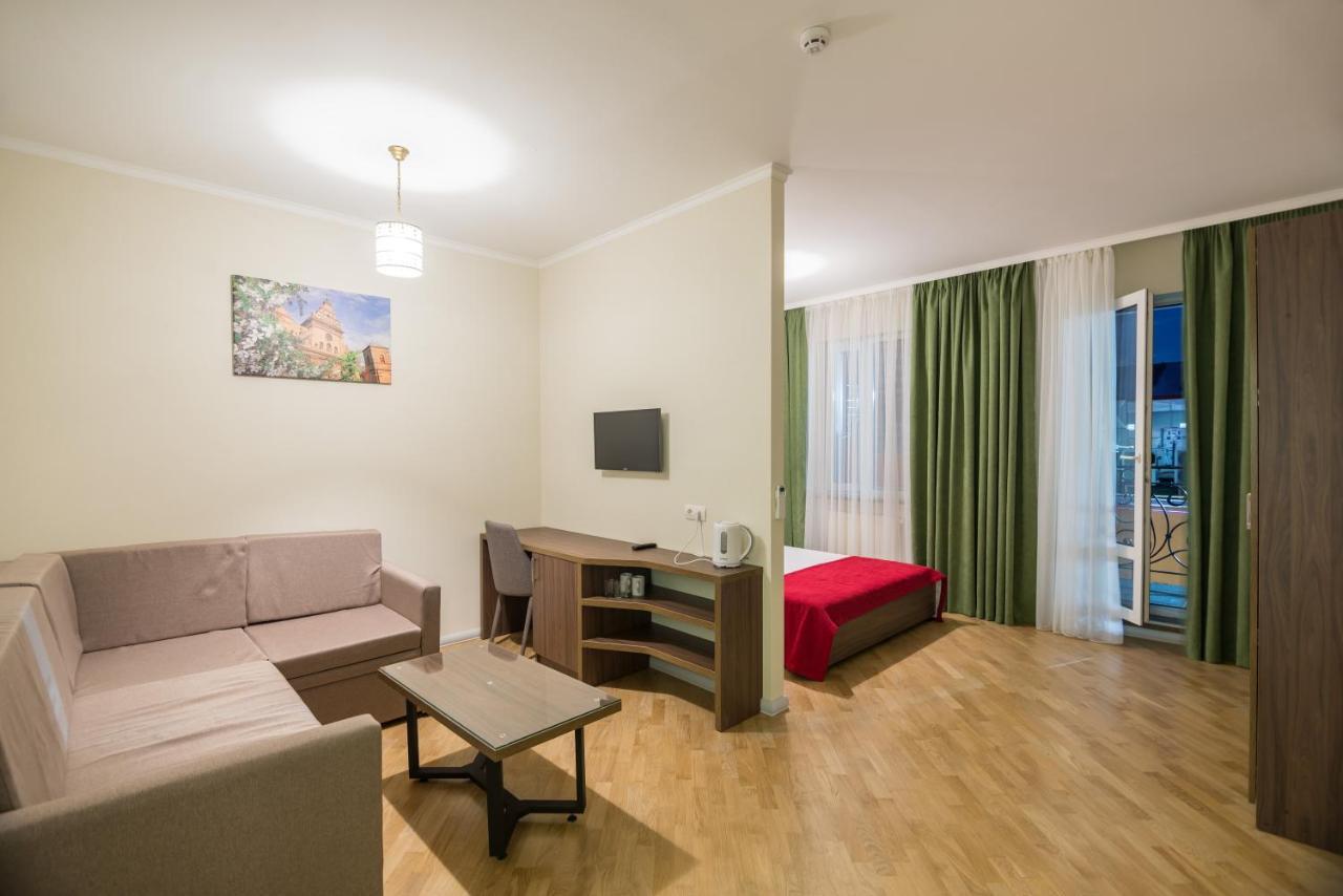 Pivdenniy Hotel Lviv Exterior photo