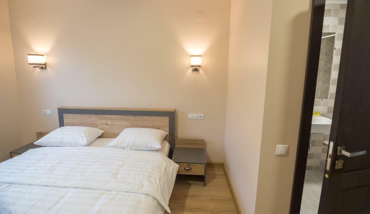 Pivdenniy Hotel Lviv Exterior photo